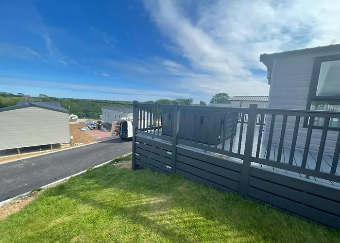 Luxury 6 Bed Lodge With Hot Tub